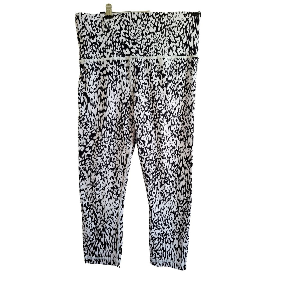 Athleta Elation Capri Pants S Black White Animal Print buttery soft